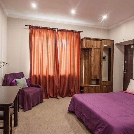 Central Cozy Apartment With Parking! Lviv Exterior foto