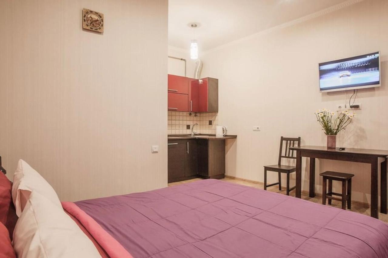 Central Cozy Apartment With Parking! Lviv Exterior foto