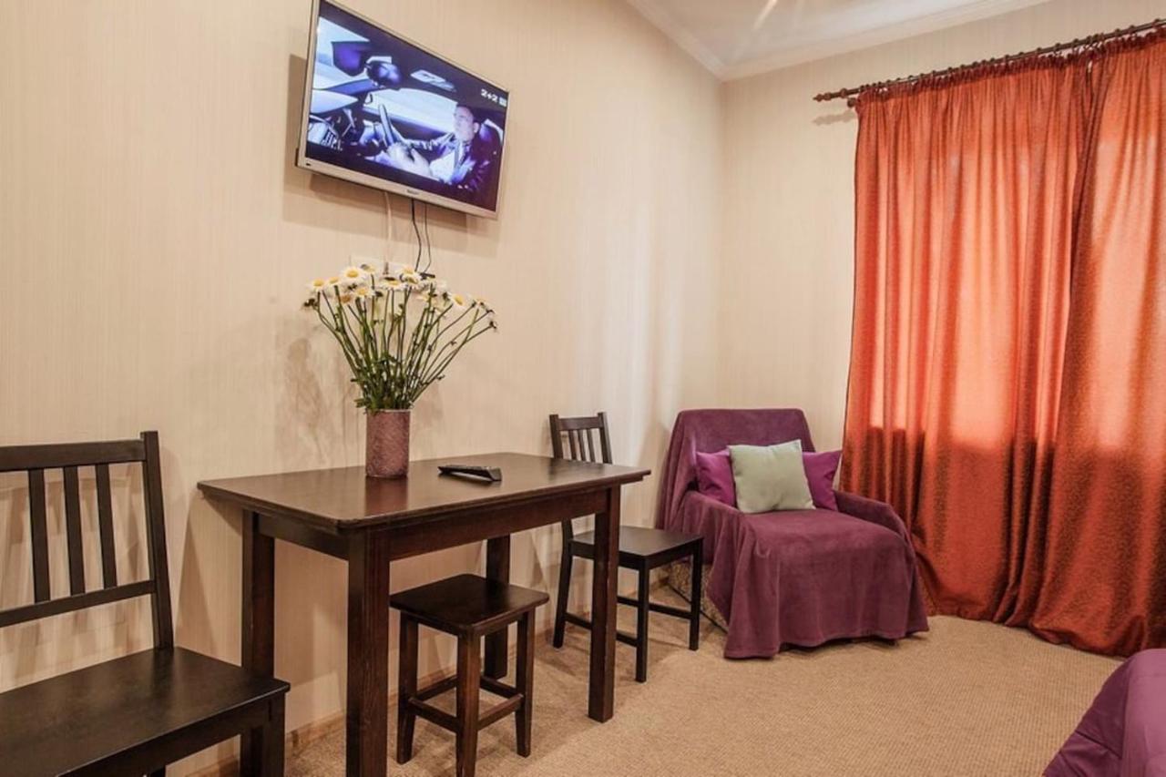 Central Cozy Apartment With Parking! Lviv Exterior foto
